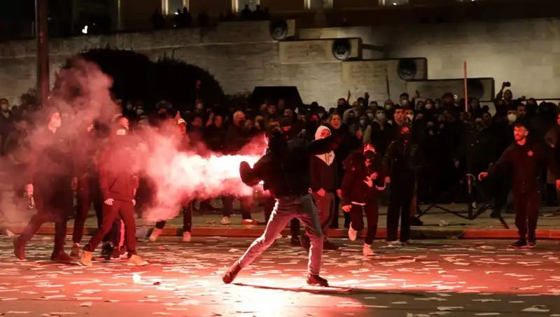 Yunanistan'da Hükümete Gensoru: Atina Sokakları Protesto Gösterileriyle Çalkalandı