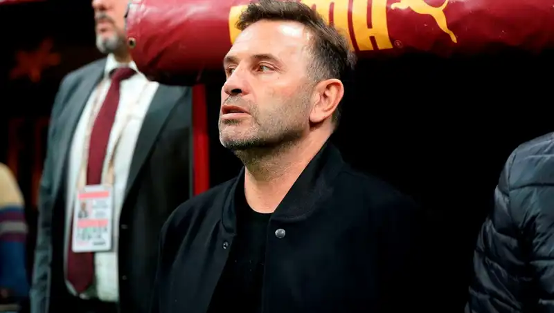 Galatasaray’da Okan Buruk’un Sıradışı Değişikliği: Taraftarlar Ne Düşünüyor?