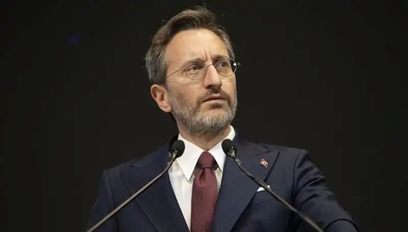 Fahrettin Altun'dan Özgür Özel'e Sert Tepki: Siyasi Eleştirilerde Sınır Nerede?