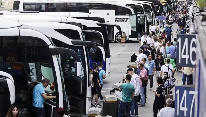 İstanbul'u Terk Edenlerin Sayısı Şaşırtıyor: 369 Bin Kişi Göç Etti