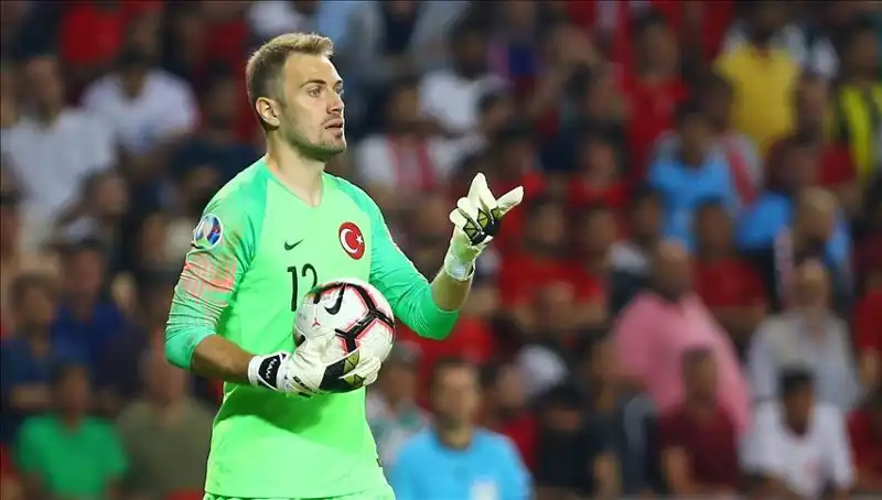 Mert Günok Futbolu Bırakma Kararını ve Yaşını Açıkladı