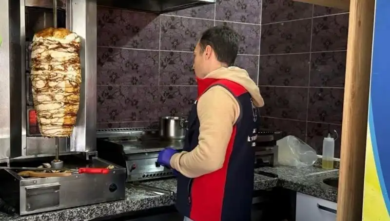 Tavuk Döner Alarmı: İşletmeler Üzerine Yapılan Baskınlar Artıyor!