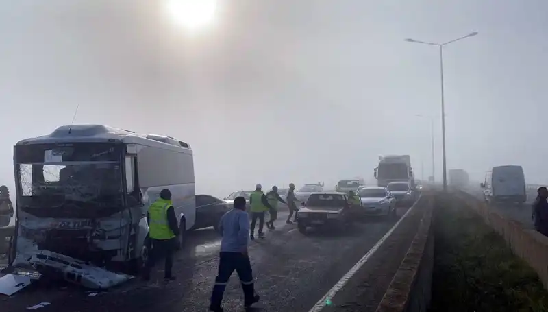 Dikkat! Yoğun Sis Trafik Kazasına Yol Açtı: 7 Kişi Yaralandı