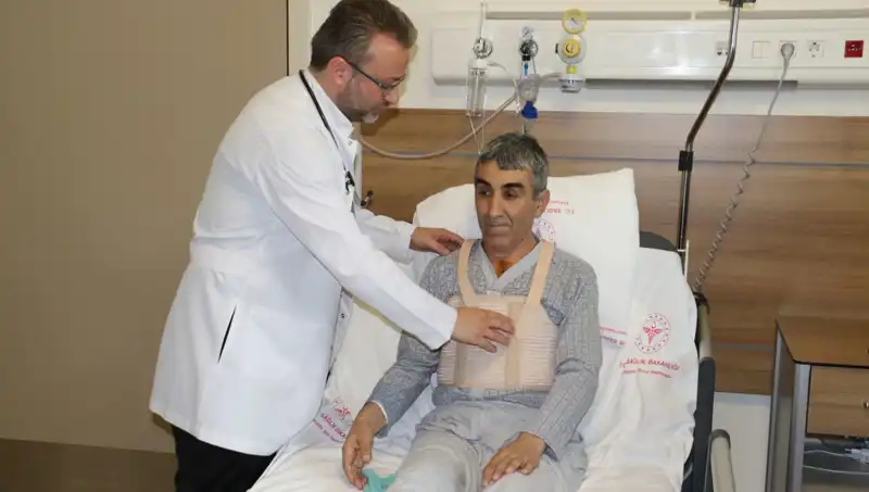 6 Ayda İki Kez Aort Damarı Yırtılan Hastanın Zorlu Ameliyatı Başarıyla Gerçekleştirildi