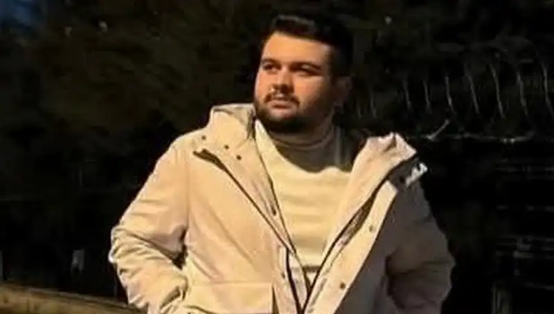 Kız Arkadaşını Rahatsız Eden Genç, Sinir Krizi Geçiren Sevgilisi Tarafından Vuruldu