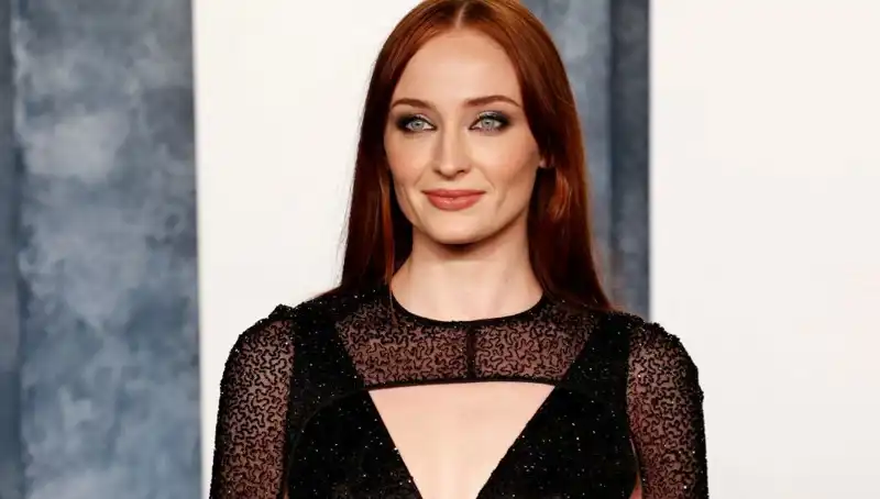Sophie Turner'ı Gözyaşlarına Boğan O Olumsuz Yorum Nedir?