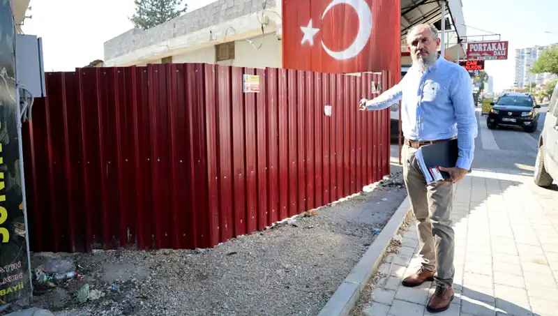 Tapulu Arazim' Diyerek Sokak Girişini Kapatıp Kriz Yaratan Vatandaş
