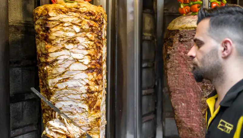 Dikkat! Zehirli Döner Uyarısı: Çamaşır Suyuyla Beyazlatılan Etler Tehlikeli mi?