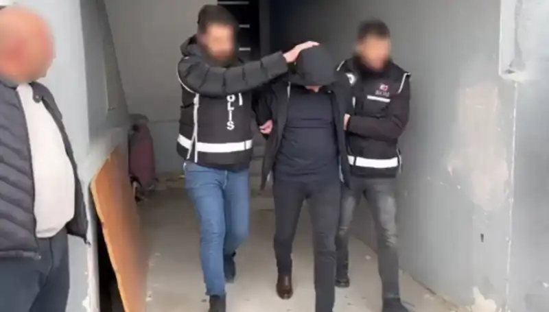 Dört İlde Dört Çeteye Eş Zamanlı Operasyon: Silah ve El Bombaları Ele Geçirildi