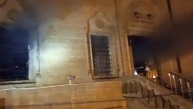 Mardin’deki Cami Yangını: Korkutan Alevler ve Sonrası