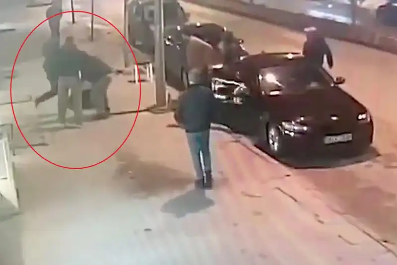 Bacak Kıran Park Yeri Kavgası: Üç Kişilik Çeteden Şoke Eden Saldırı!
