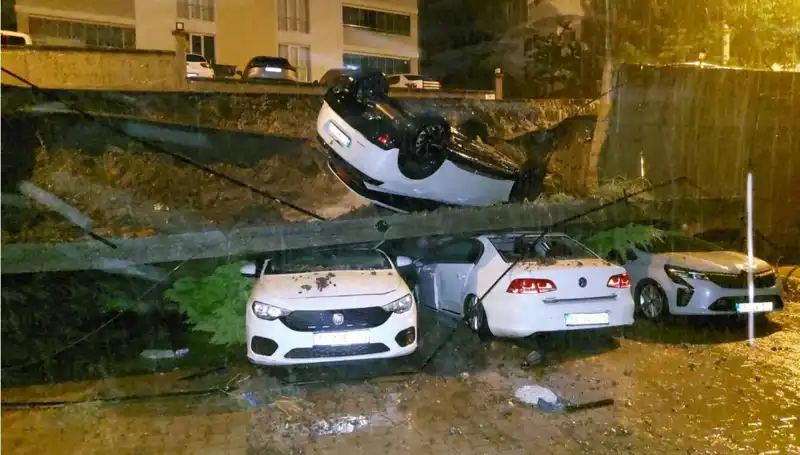 Duvar Çökmesi Sonucu 4 Araç Tamamen Pert Oldu!