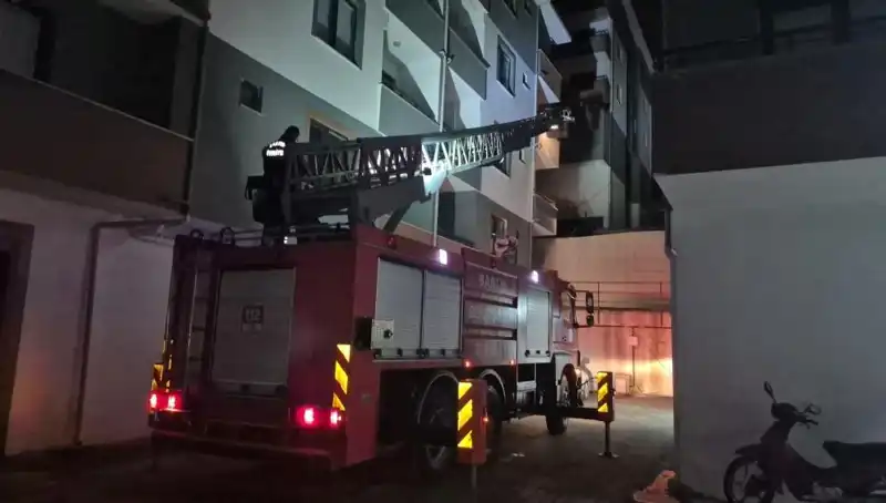 Uyuyakalan Çocuk, Mahallenin Neşe Kaynağı Oldu!