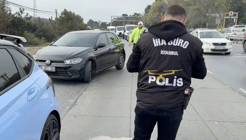 Emniyet Şeridini İhlal Eden Sürücü, Suçunu Yolda Buldu: Kaza ve Sonrası