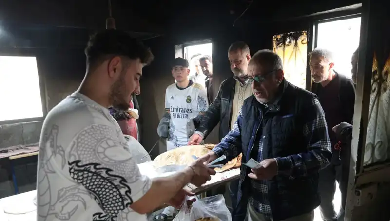 İki Çeşit Ekmek İçin 7 Kilometre Yürüyenler: Yoğunluk Saat 15.00’te Başlıyor