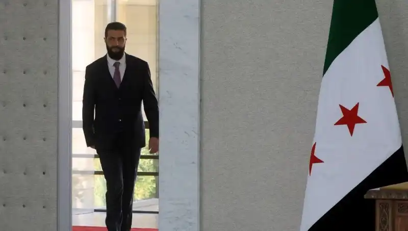 Fransa, Paris'teki Zirvede Yeni Suriye'nin İnşasına Destek Verdi