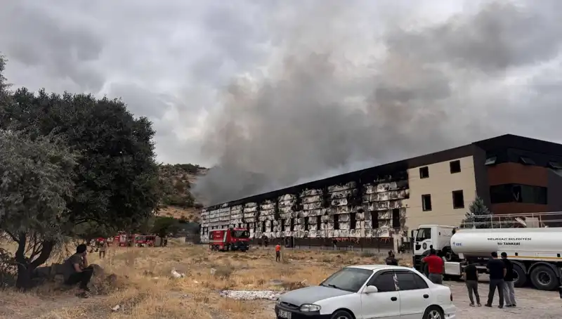 Kayseri’de Mobilya Fabrikasında Çıkan Yangın Korkuttu, Zarar Büyüdü