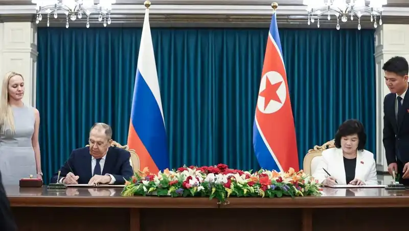 Rusya ve Kuzey Kore Arasında Tarihi Diplomasi: Lavrov’dan Anlamlı Temas