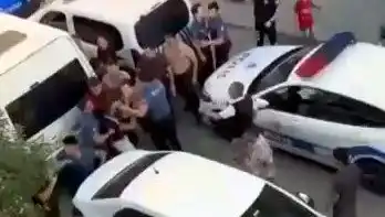 Sosyal Medya Kavgası Sokaklarda Korkunç Bir Çatışmaya Dönüştü: 4 Yaralı