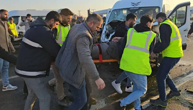İki İşçi Servisi Kafa Kafaya Çarpıştı: Detaylar Şok Edici!